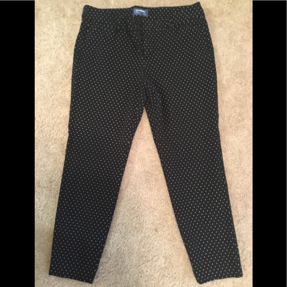Super cute fit pants. Great for work.